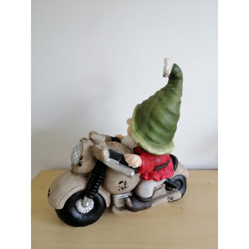 Kerti törpe-40cm-motoron-zöld sapkás/virág dísszel-B