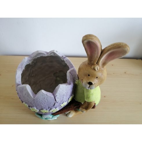 Nyúl- 28cm-tojás talicskával-virágtartó-fiú