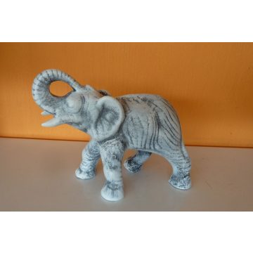 Elefánt-kicsi