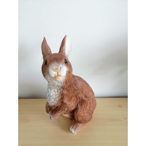 Nyúl- 21cm-ülő-mellső lábait felemelő